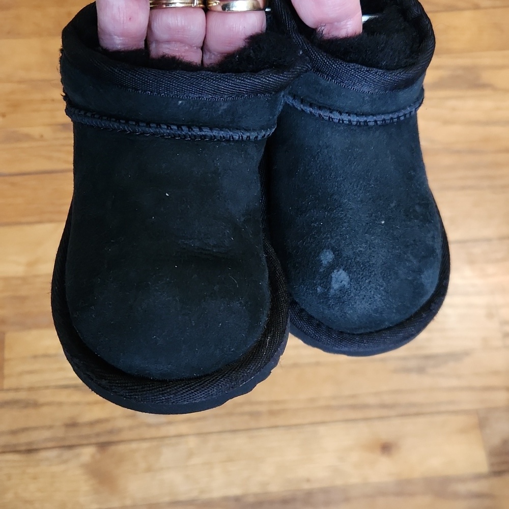 UGG Kids Toddler Classis Black Boots Size 6 - Picture 4 of 12
